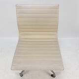 Swivel armchair by Charles & Ray Eames for Herman Miller, 1960