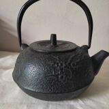 Cast-iron teapot