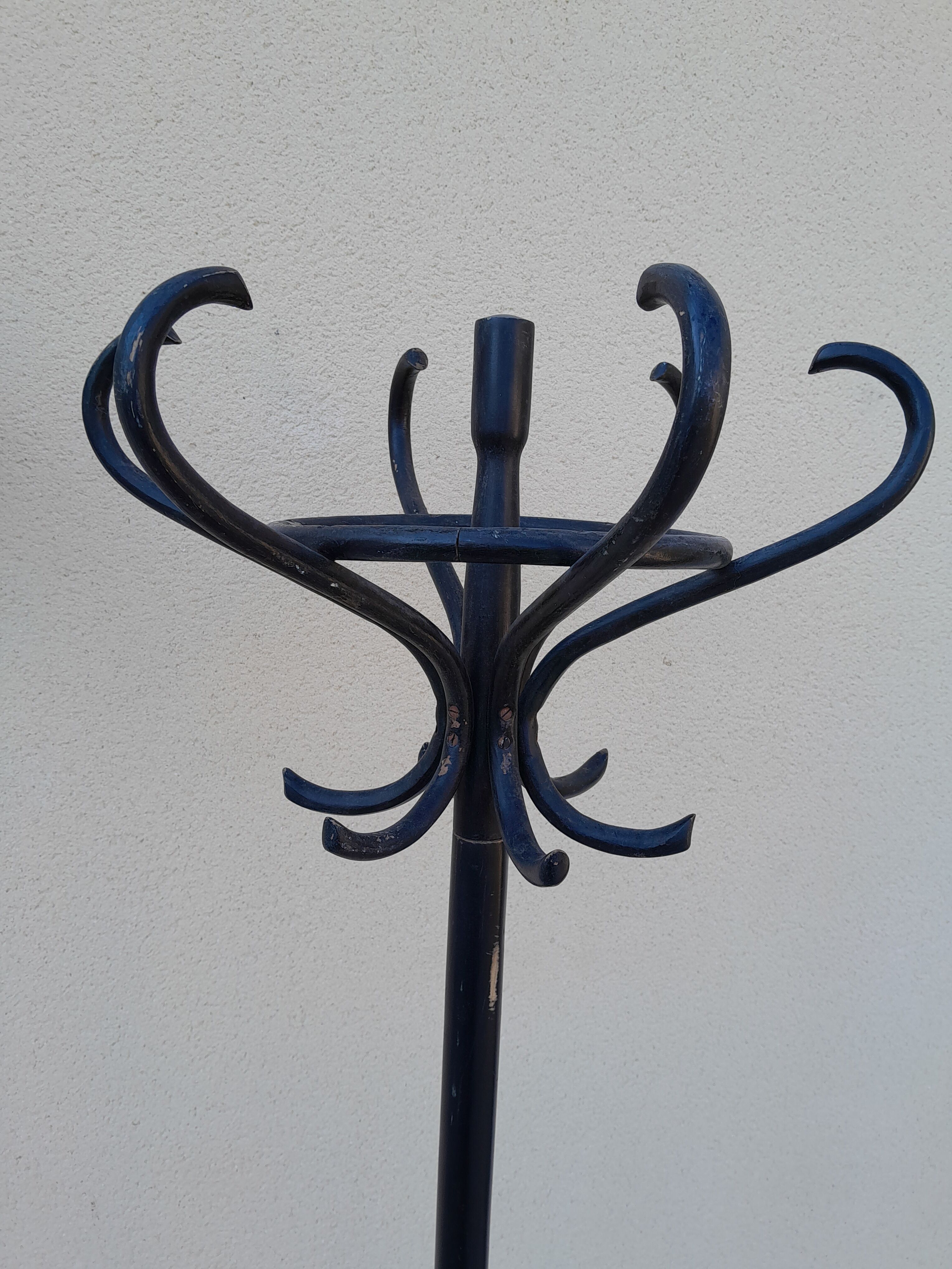 Coat rack parrot bistro