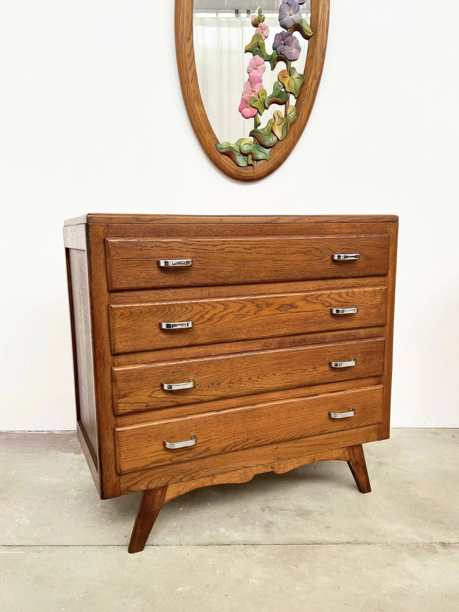 Commode vintage en chêne et poignées chrome – années 60
