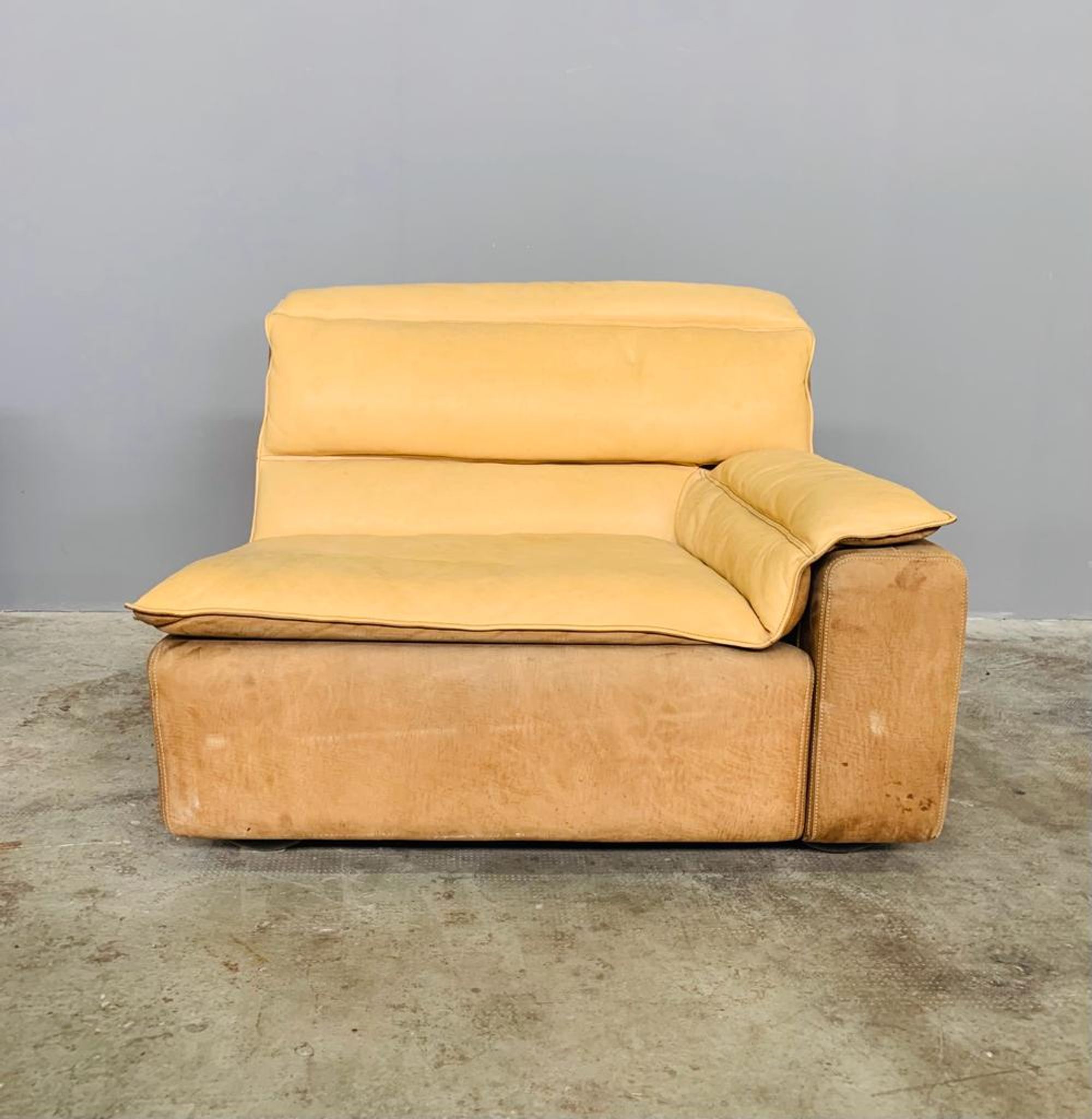Bogo sofa in leather and suede, by Carlo Bartoli for Rossi di Albizzate