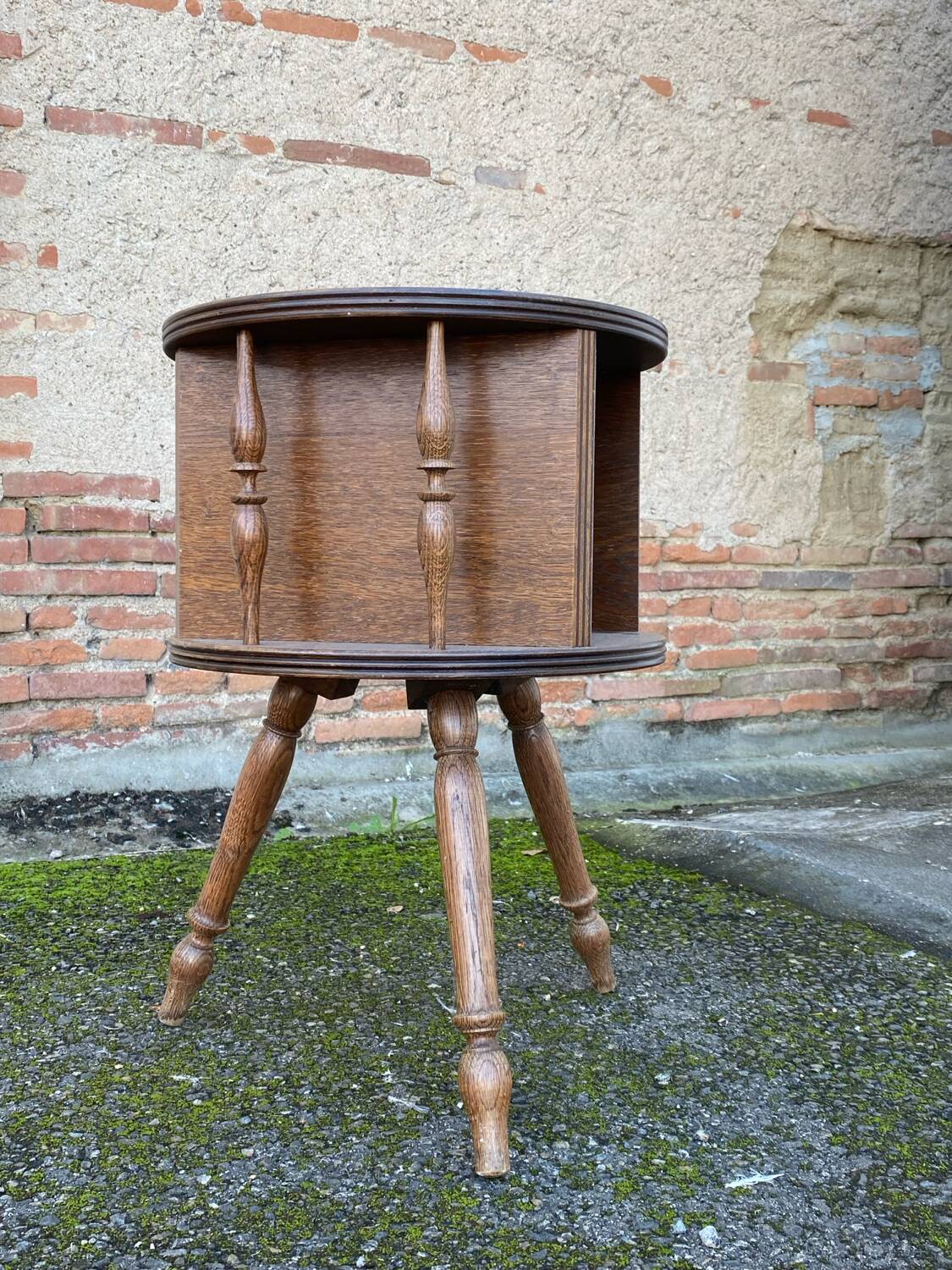 Gueridon side table turned wood