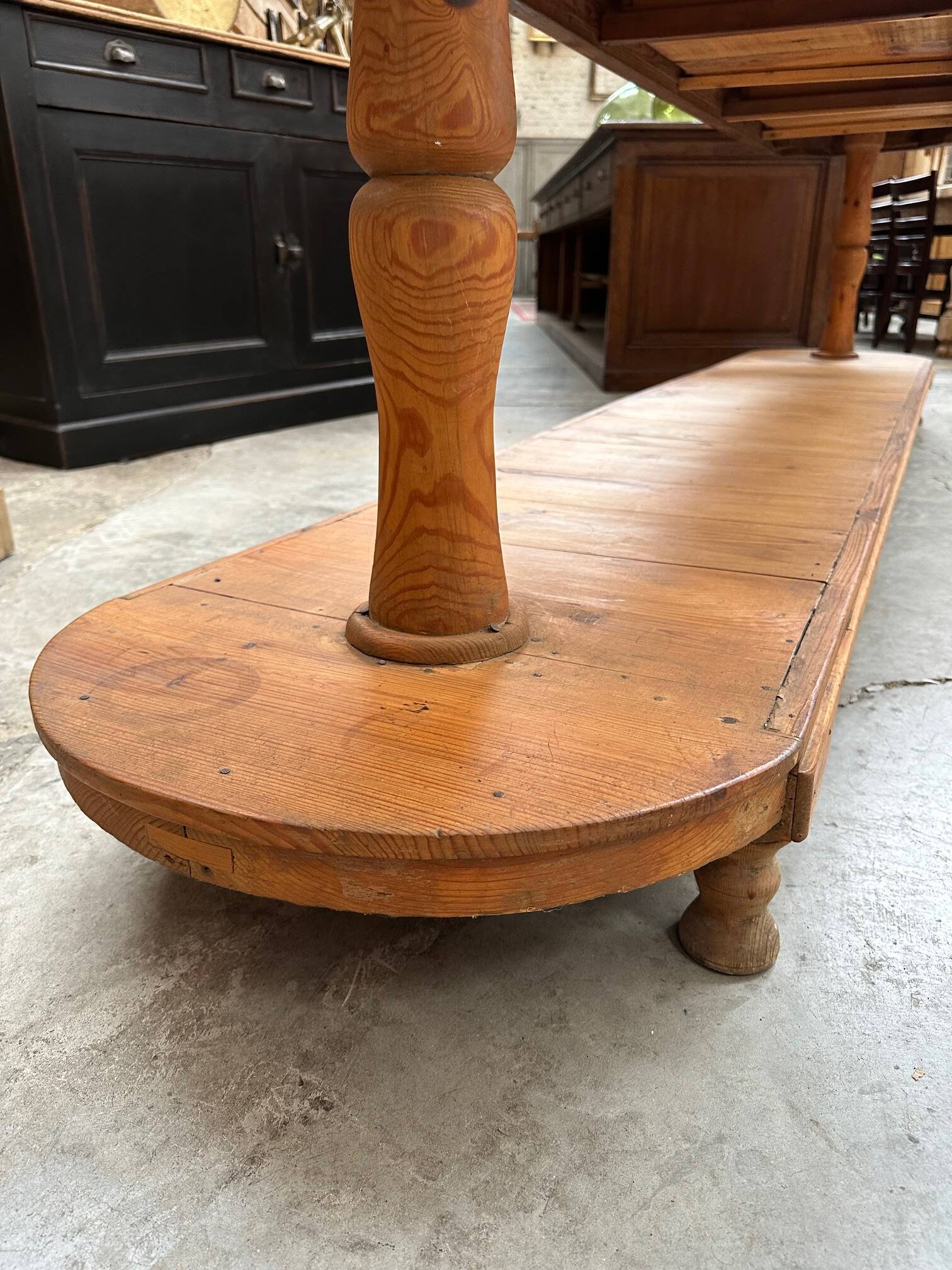 Early 20th century presentation console