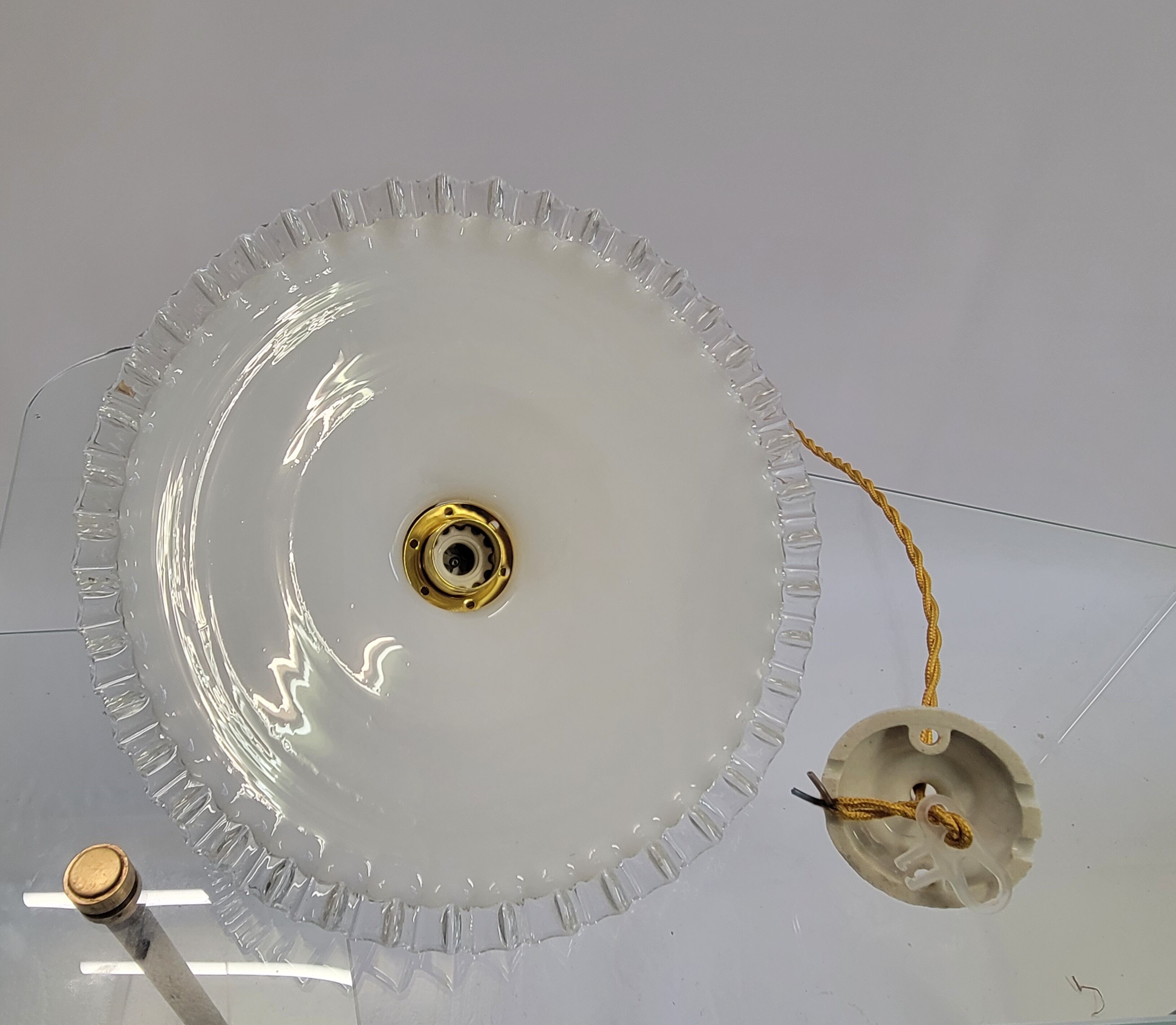 Serrated opaline suspension