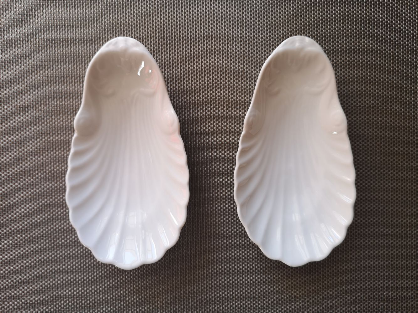 Empty pocket / white glazed ceramic soap holder - Early 20th century