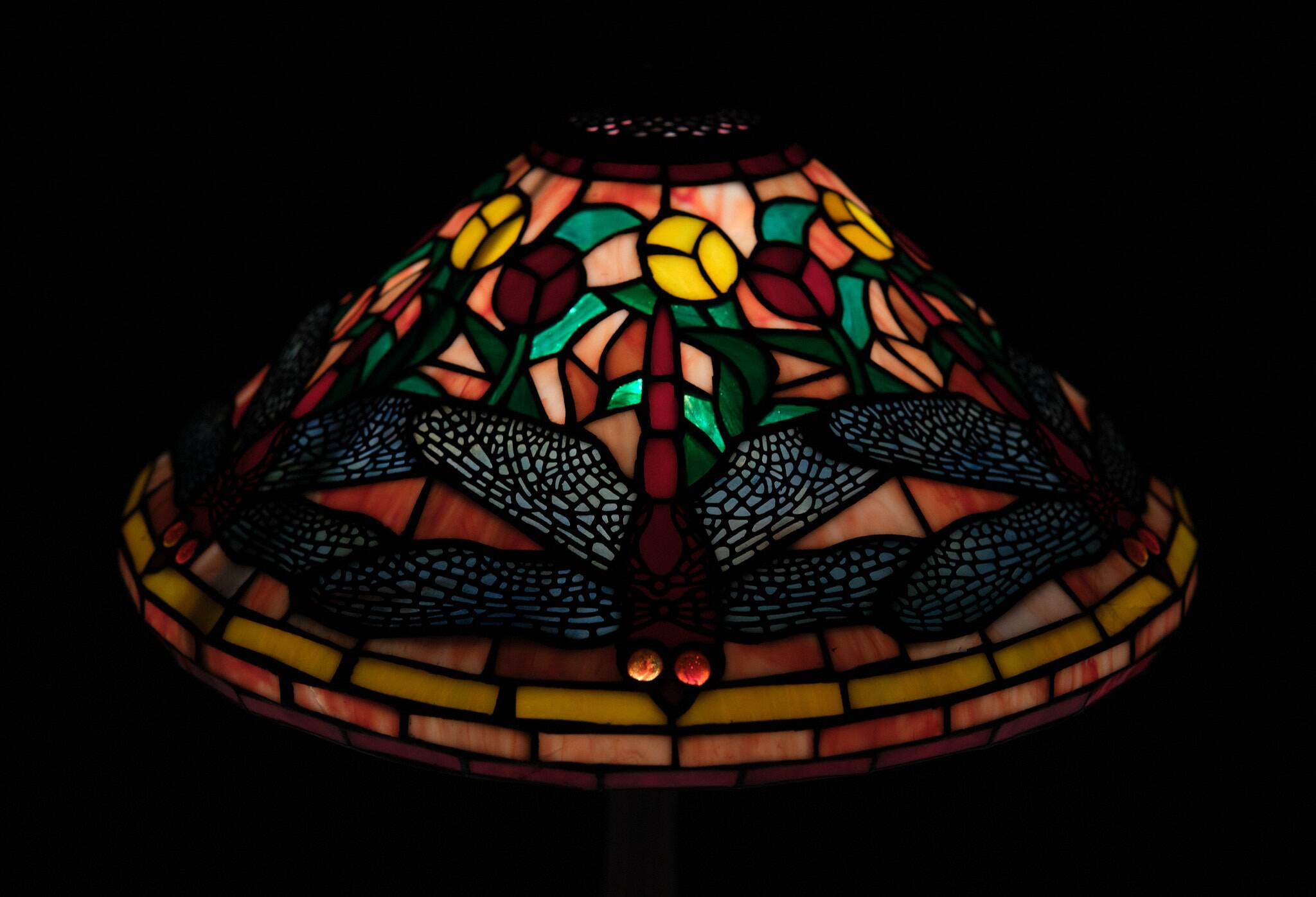 Tiffany style stained Glass Dragonfly Table lamp 1980s