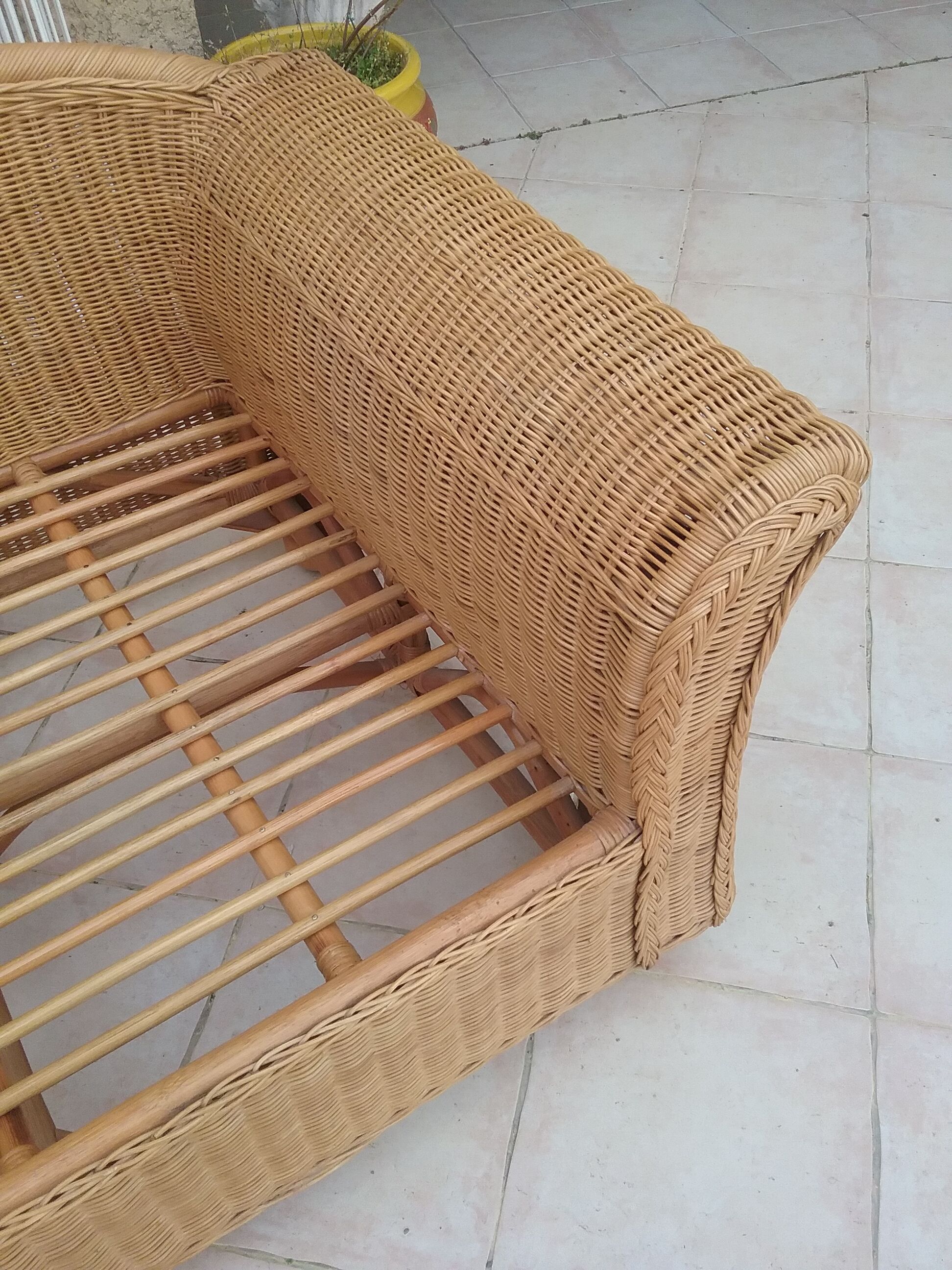 Rattan daybed