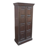 Ancienne armoire en bois foncée
