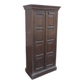 Ancienne armoire en bois foncée