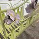 Porte-revues vintage en fer forgé, fleurs peintes à la main