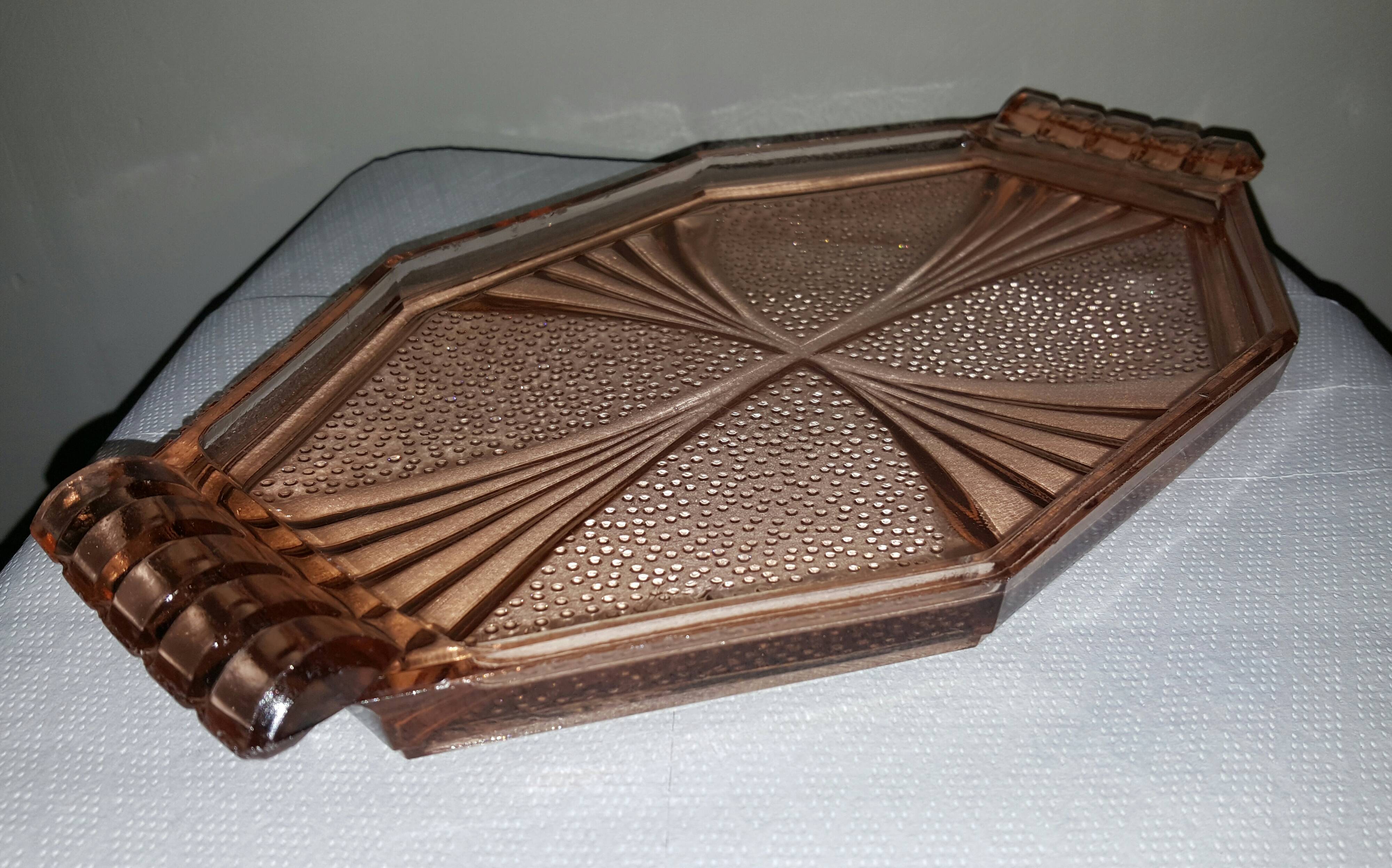Tray in pink glass, art deco and lines
