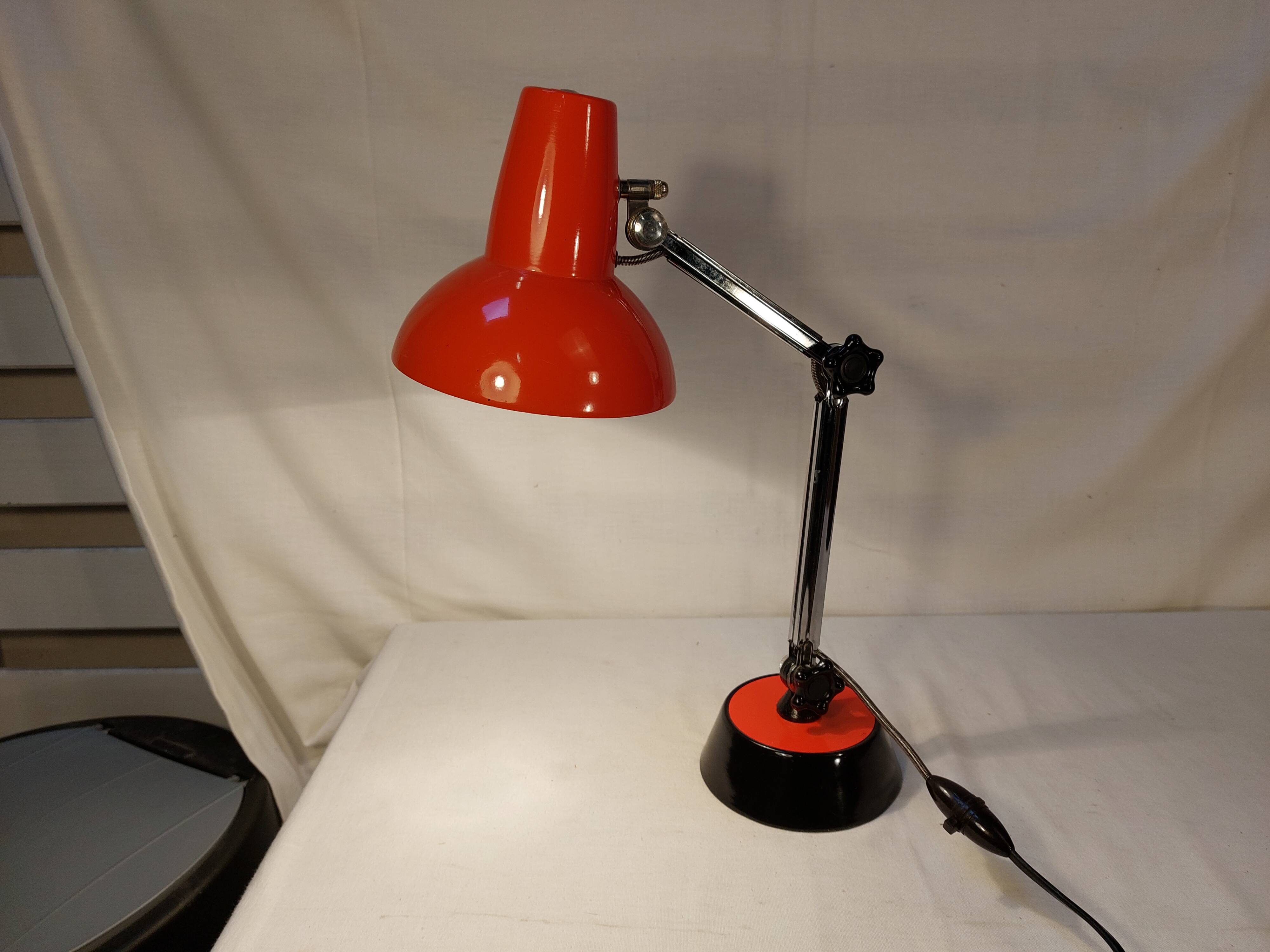 Vintage red articulated desk lamp - 70s/80s.