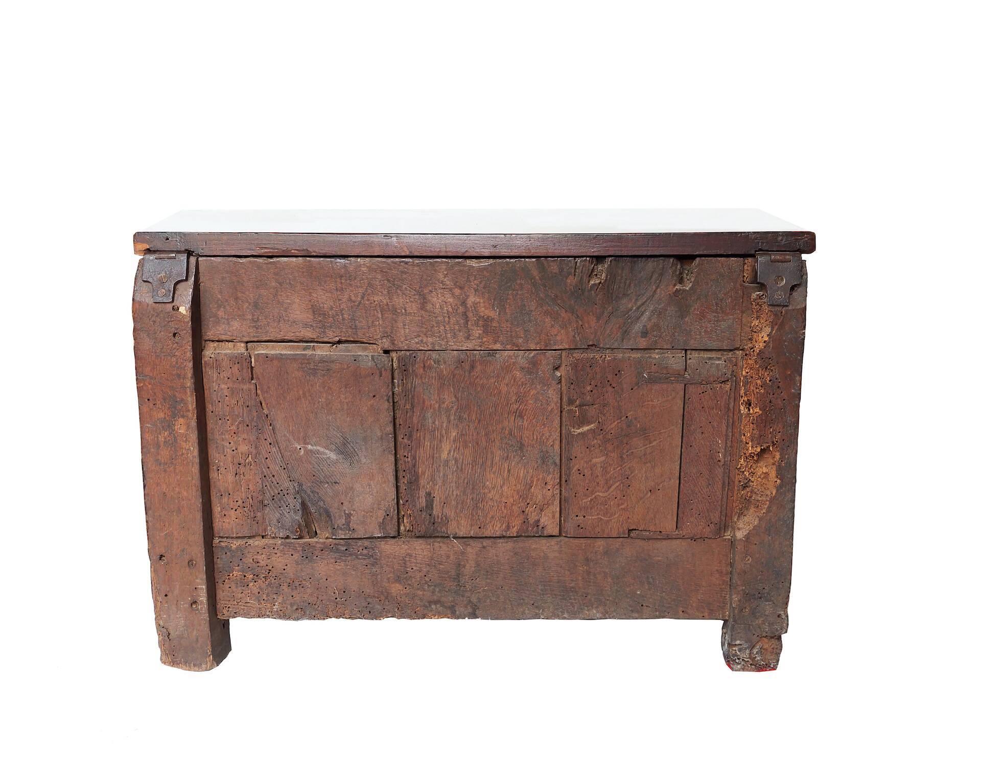 Solid oak chest from the early 17th century