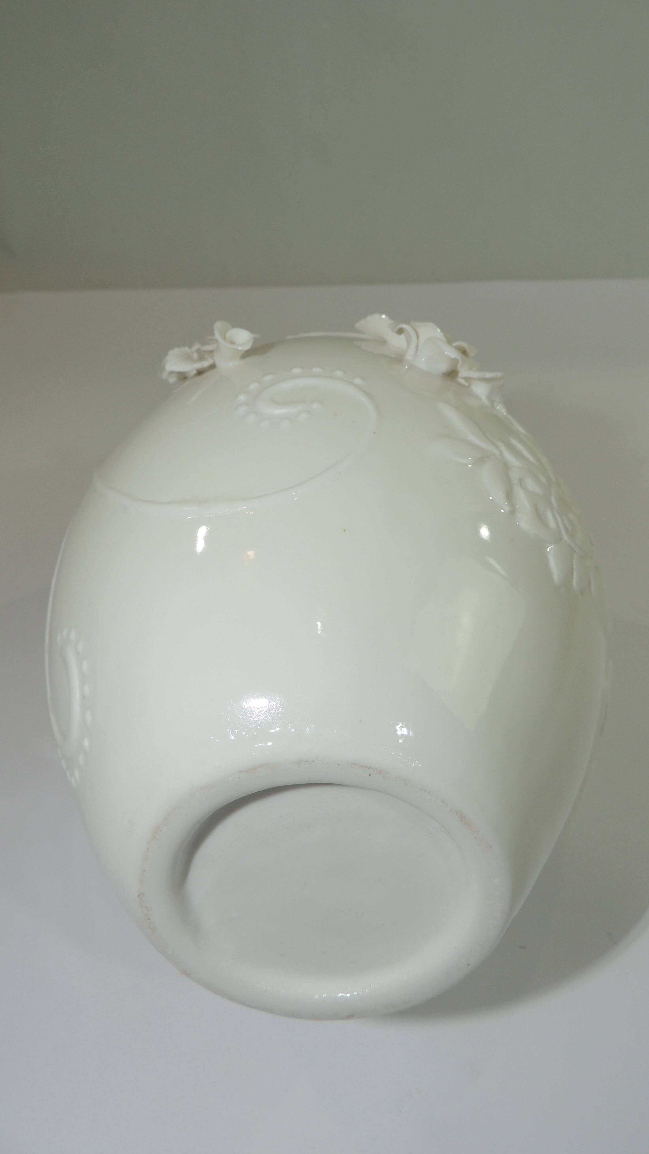 Slush porcelain vase / vintage