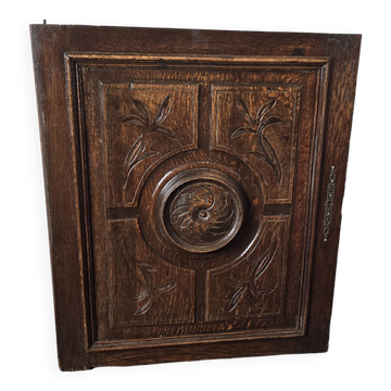 Ancienne porte en bois sculpté
