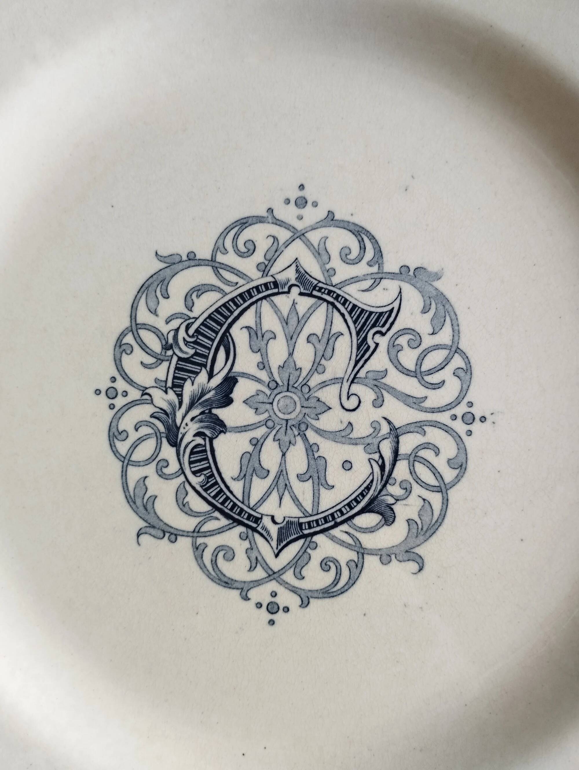 KG Lunéville - 6 flat plates made of ironstone monogrammed "C"