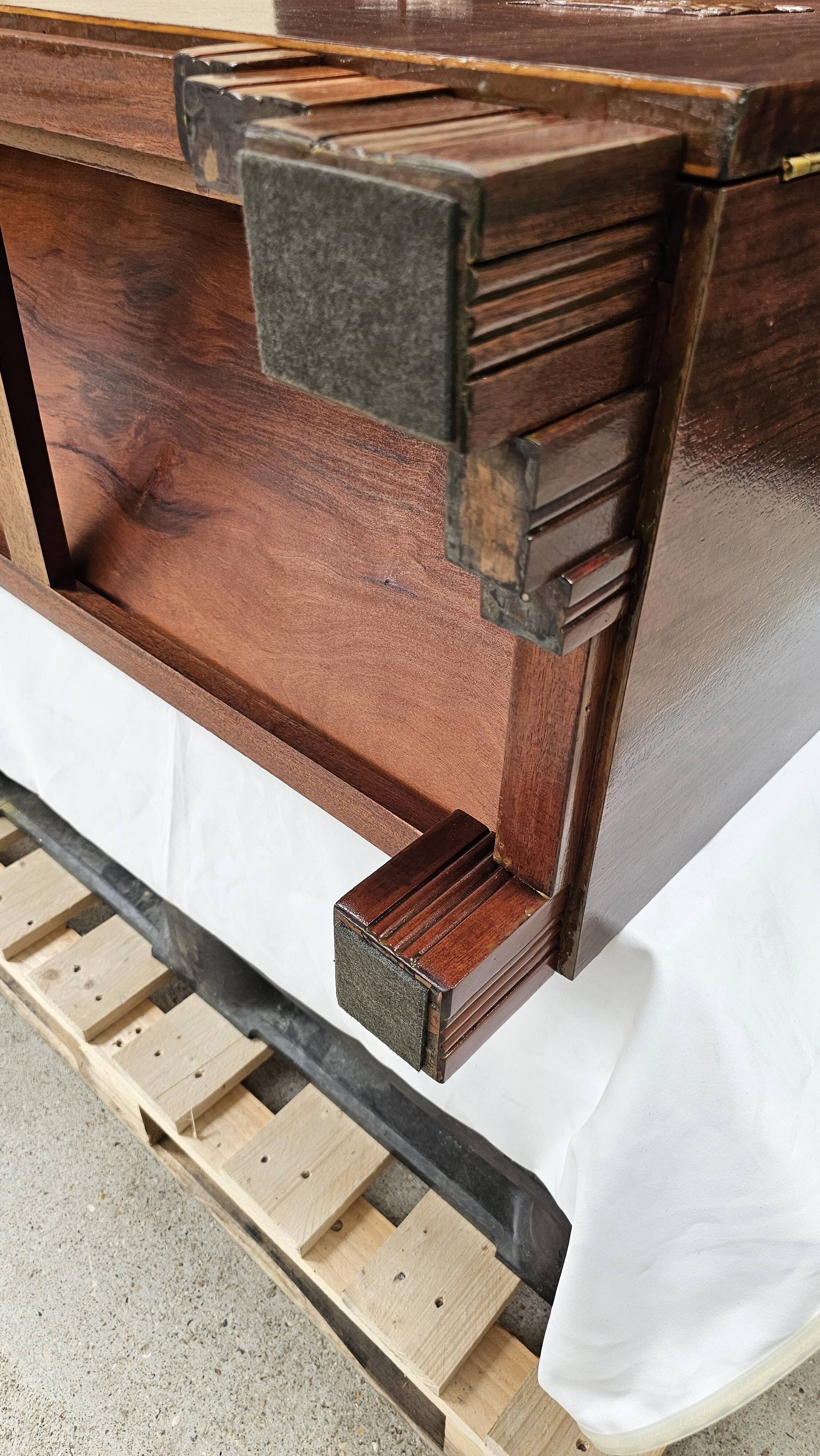 Art Deco buffet by Saddier & Fils in solid rosewood and veneer.
