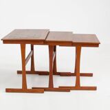 Ensemble de tables gigognes à carreaux émaillés (Danemark, années 1950).