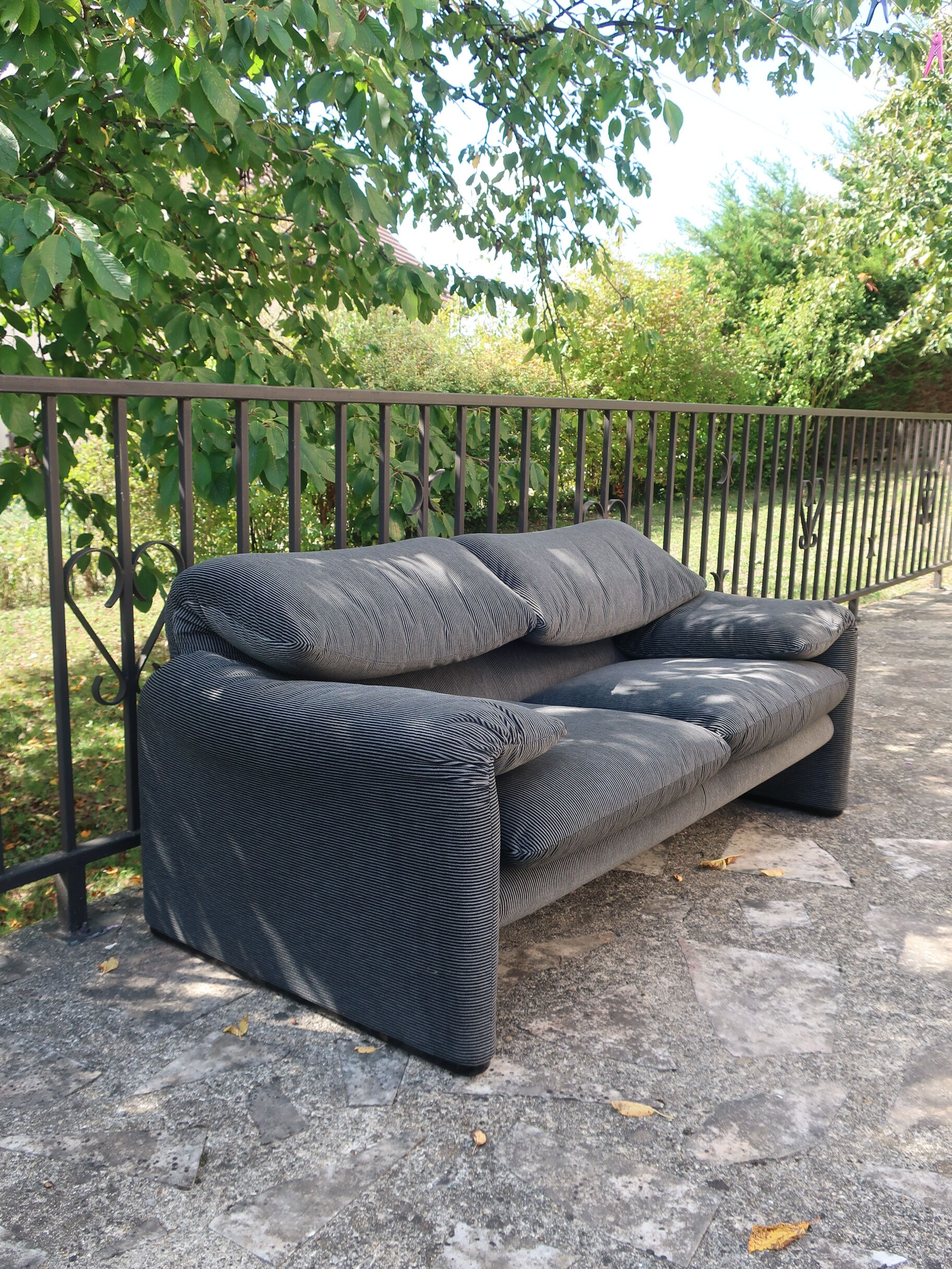 Maralunga Sofa by Vico Magistretti for Cassina