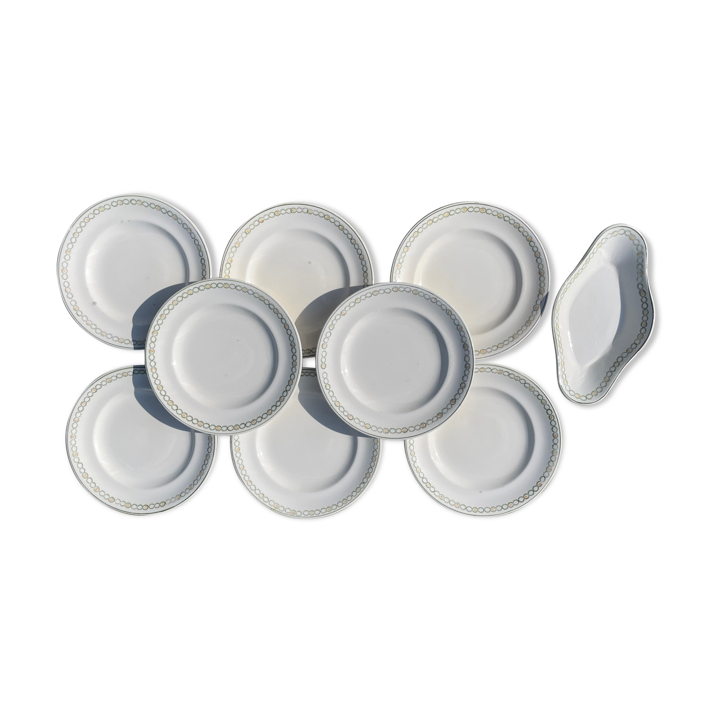 Set of 8 flat plates of Longwy and a small oval dish