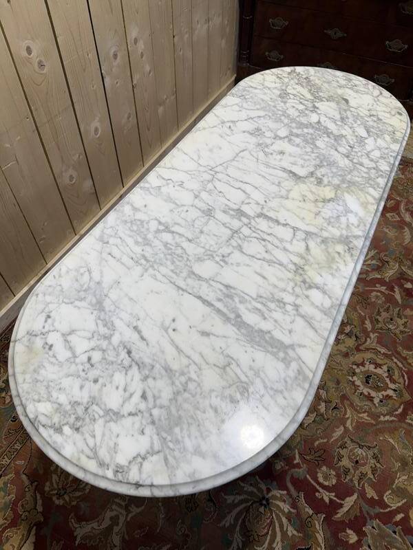 Table bistrot ovale en marbre et fonte