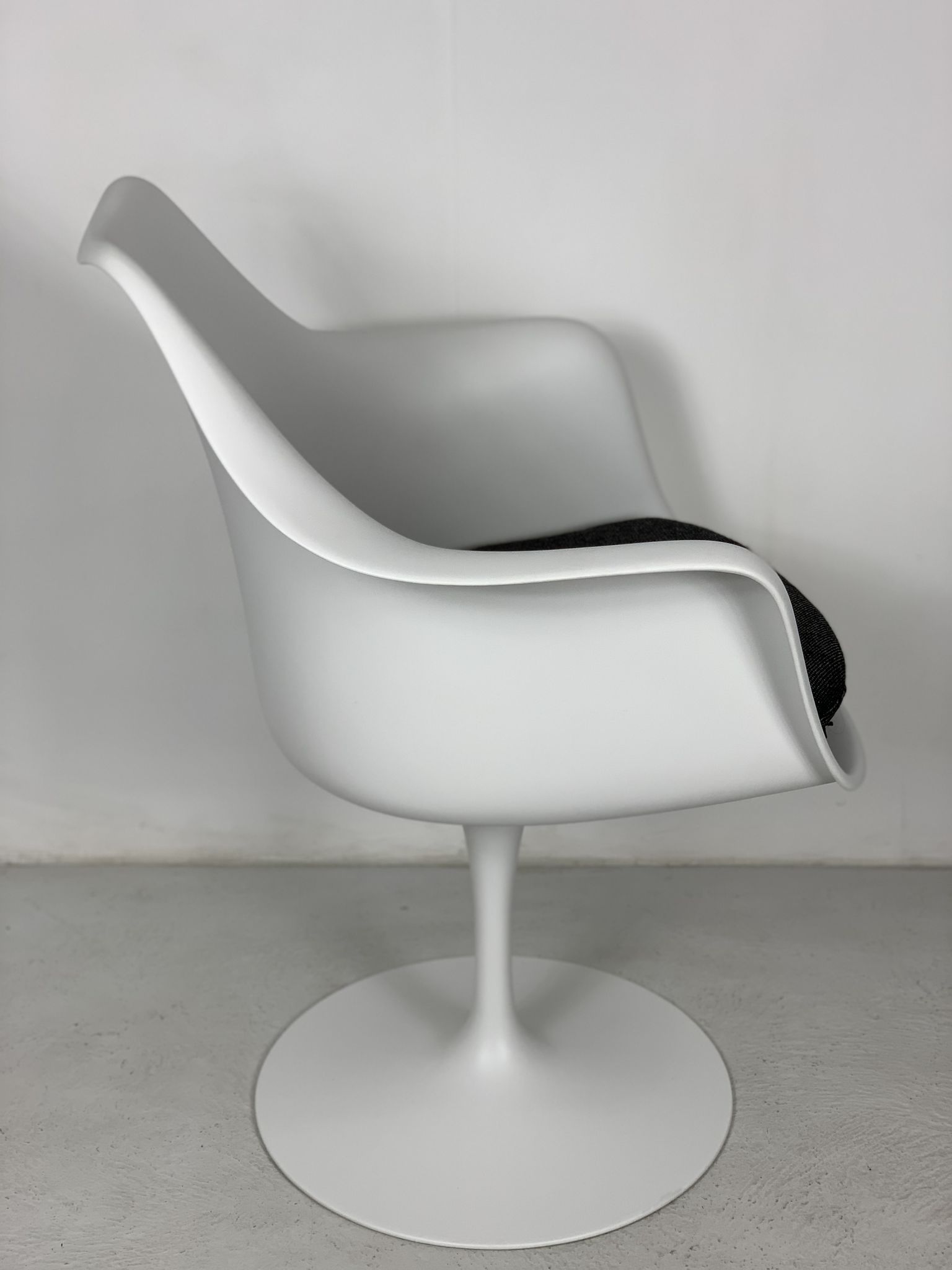 Eero Saarinen Tulip armchair for Knoll International, 1970