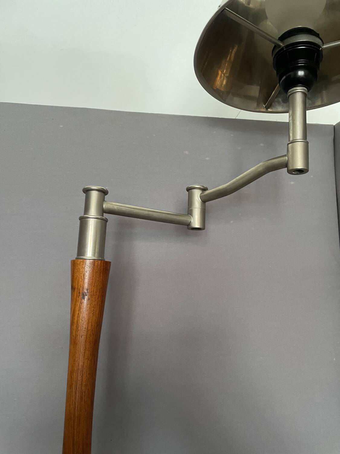 Lampe de table en bois et aluminium