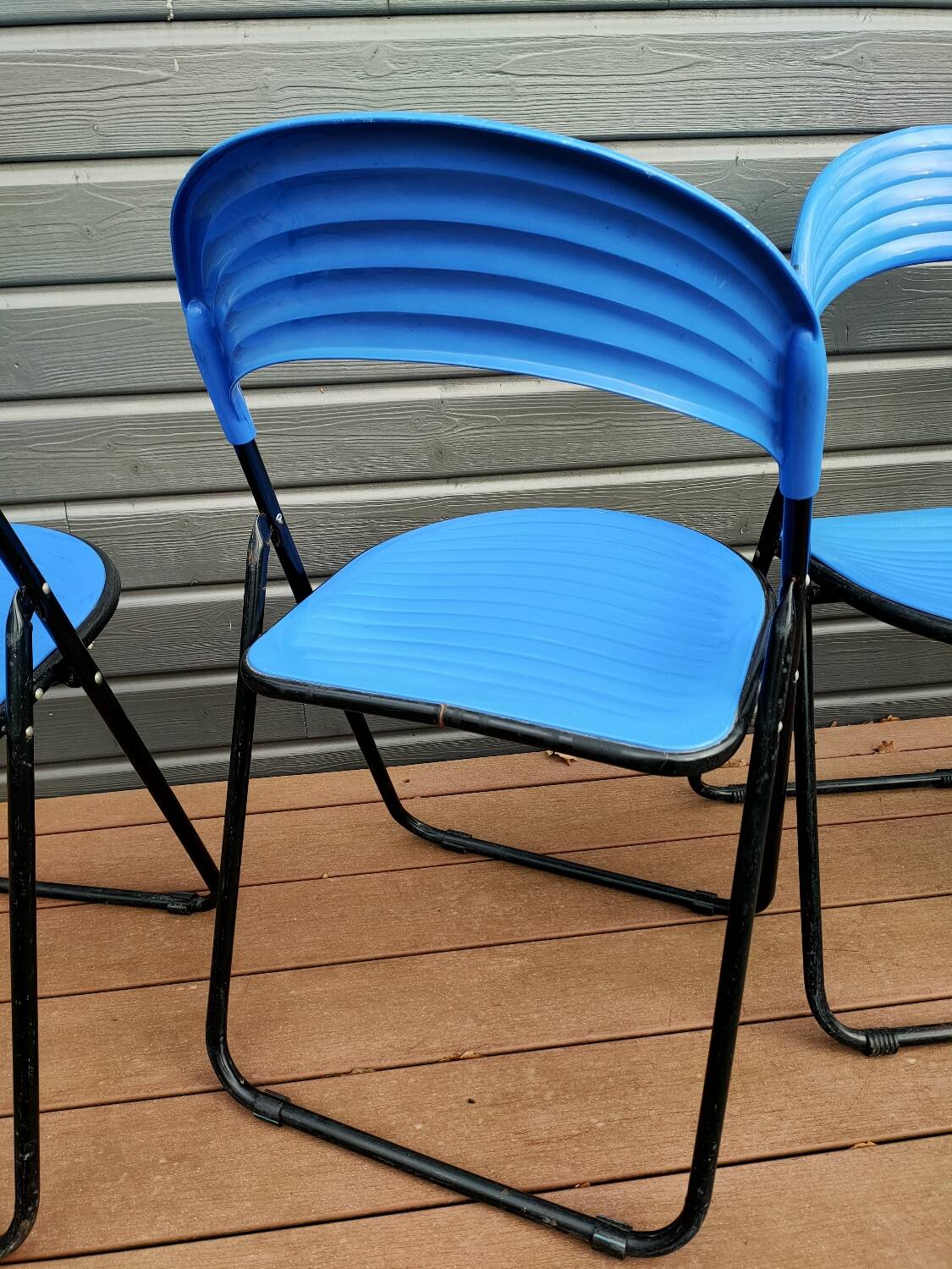 Set of 4 folding metal and plastic chairs