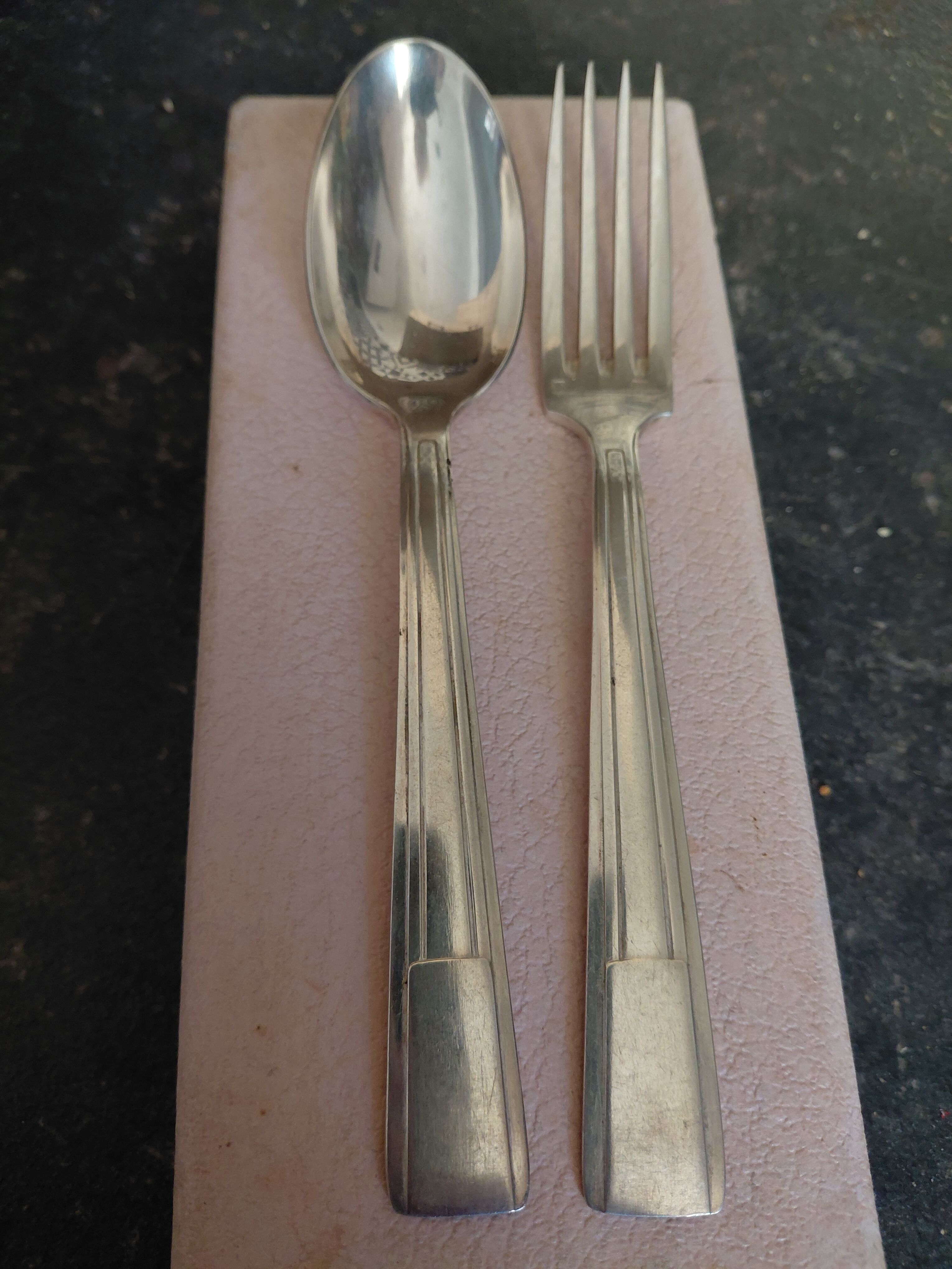 Children's cutlery in silver-plated metal