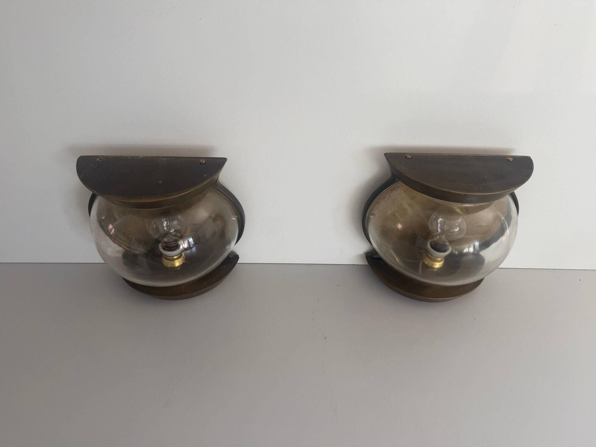 Pair of bronze and glass wall lights from the mid-century, 1960, Italy.