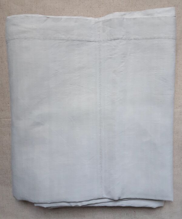 Drap de campagne en lin monogrammé ac au point de croix