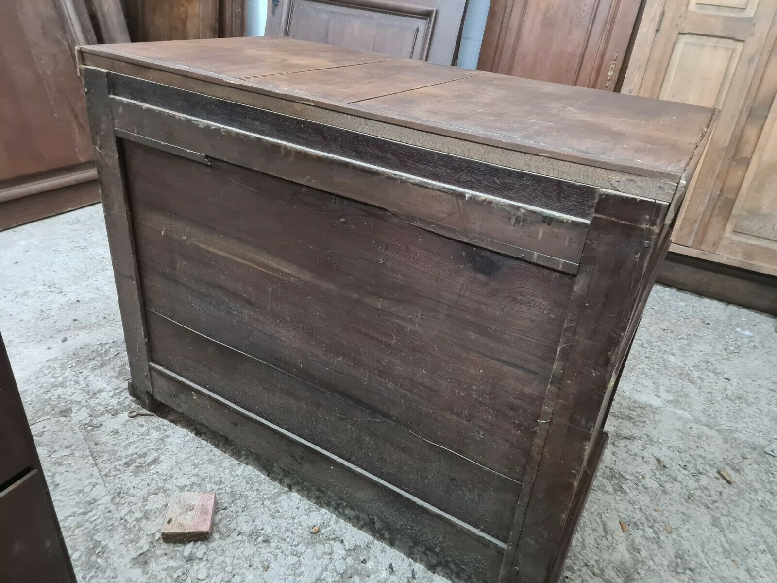 Bamboo-style pitchpin bathroom/dressing room furniture