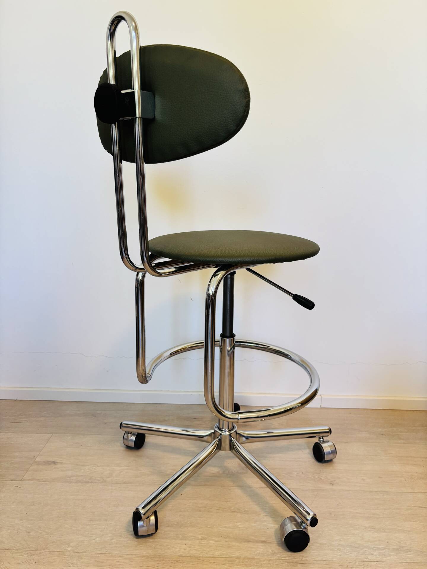 Vintage office chair fully restored by Kovona, Czechoslovakia, 1970s.