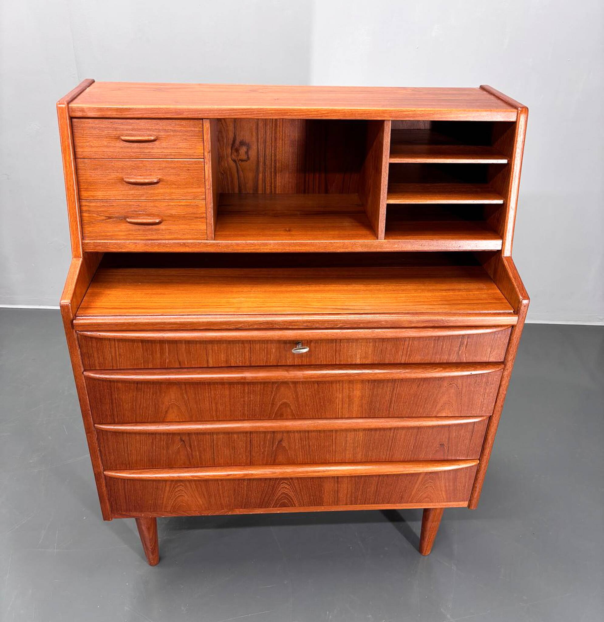 Commode à écrire en teck danois des années 1960