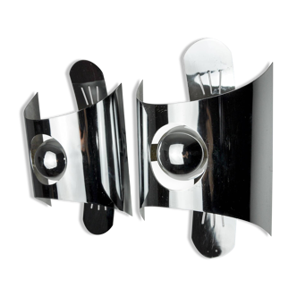 Pair of space age wall lights, chromed metal, Italy, 1970