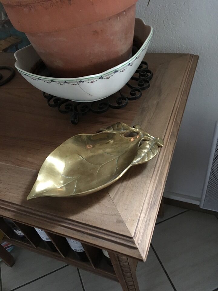 Large empty brass fruit pocket