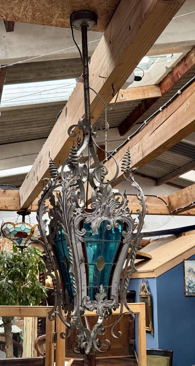 Lanterne en fer forgé et vitraux début XXème