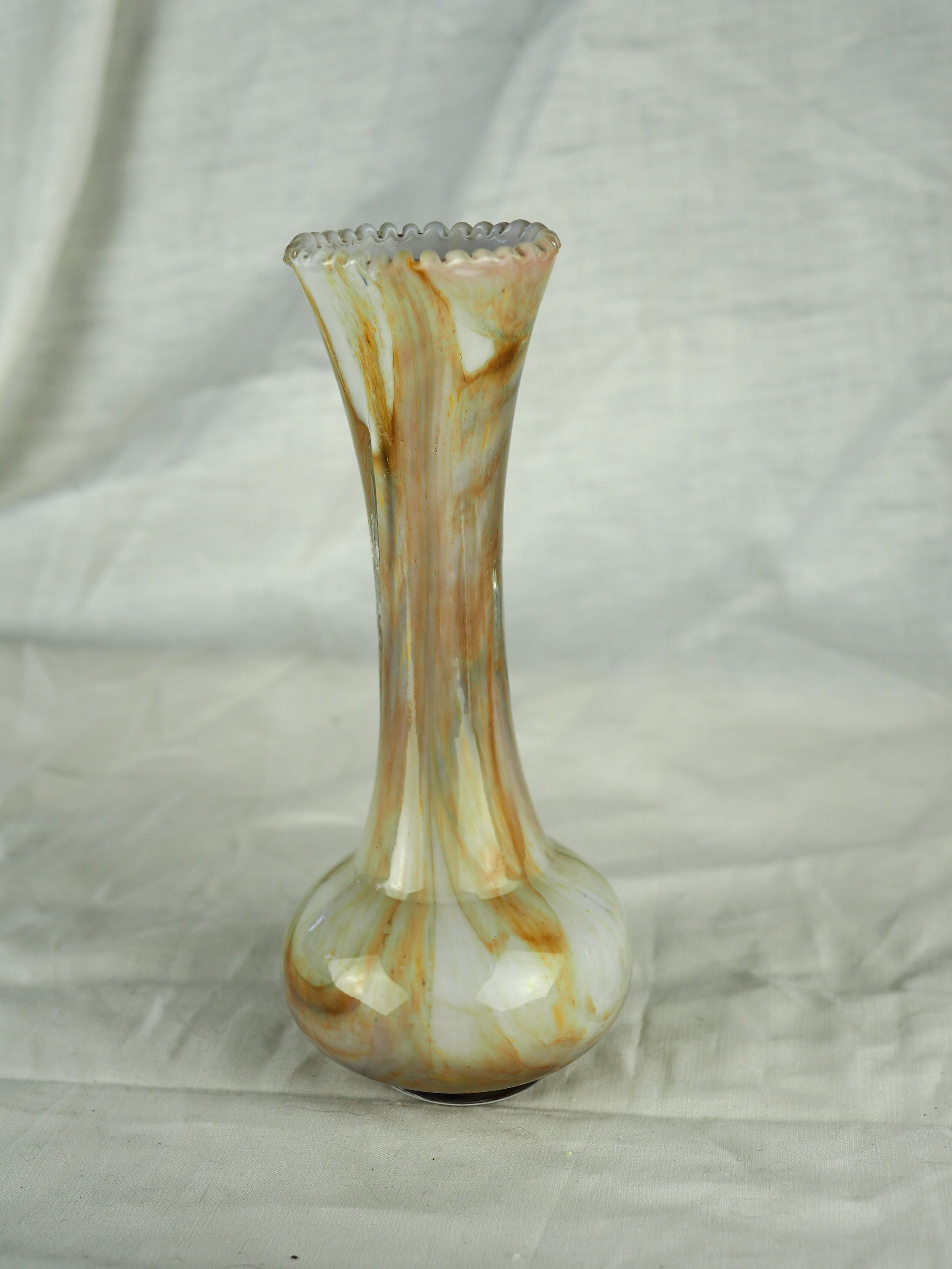 Blown glass vase with serrated neck, marbled white with gold inclusions - late nineteenth