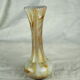 Vase en verre soufflé à col dentelé, blanc marbré à inclusions d'or - fin XIXème