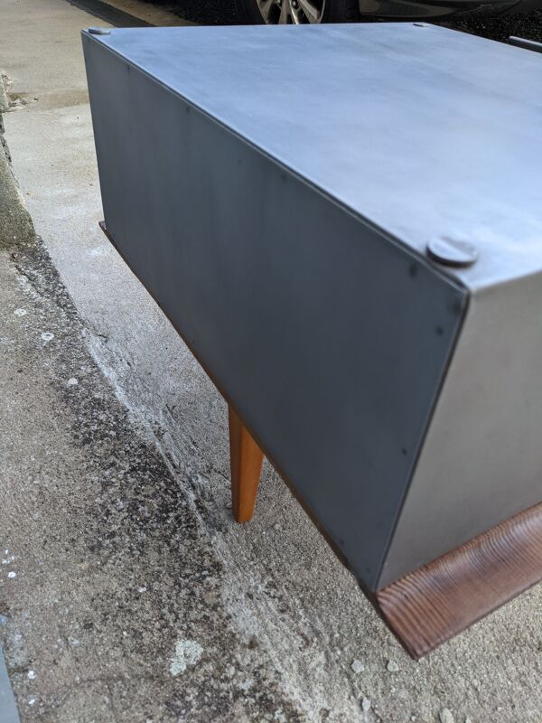 Table basse casier métallique