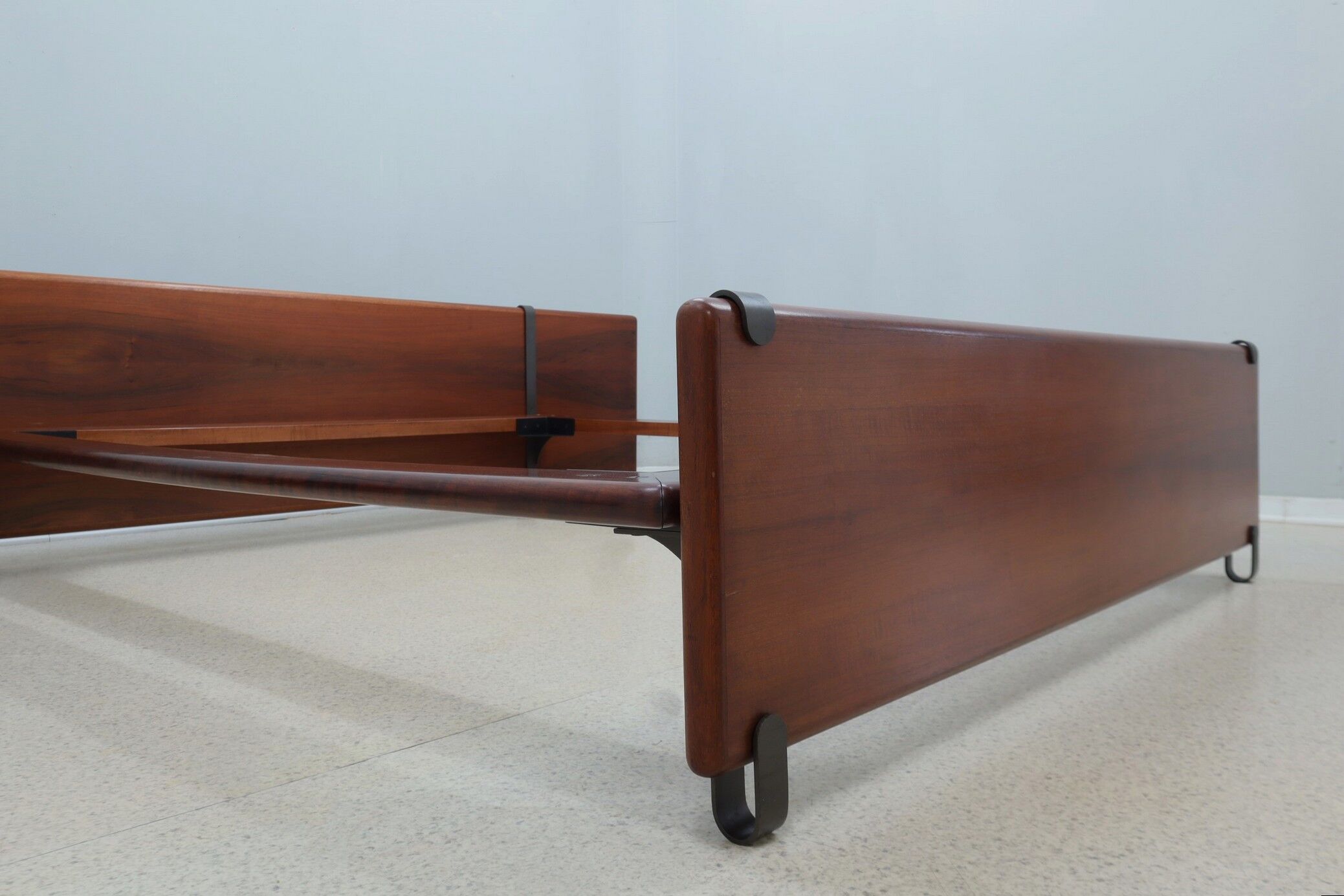Lit double avec tables de chevet Fabio Lenci bernini années 1970