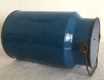 Enamelled blue pot