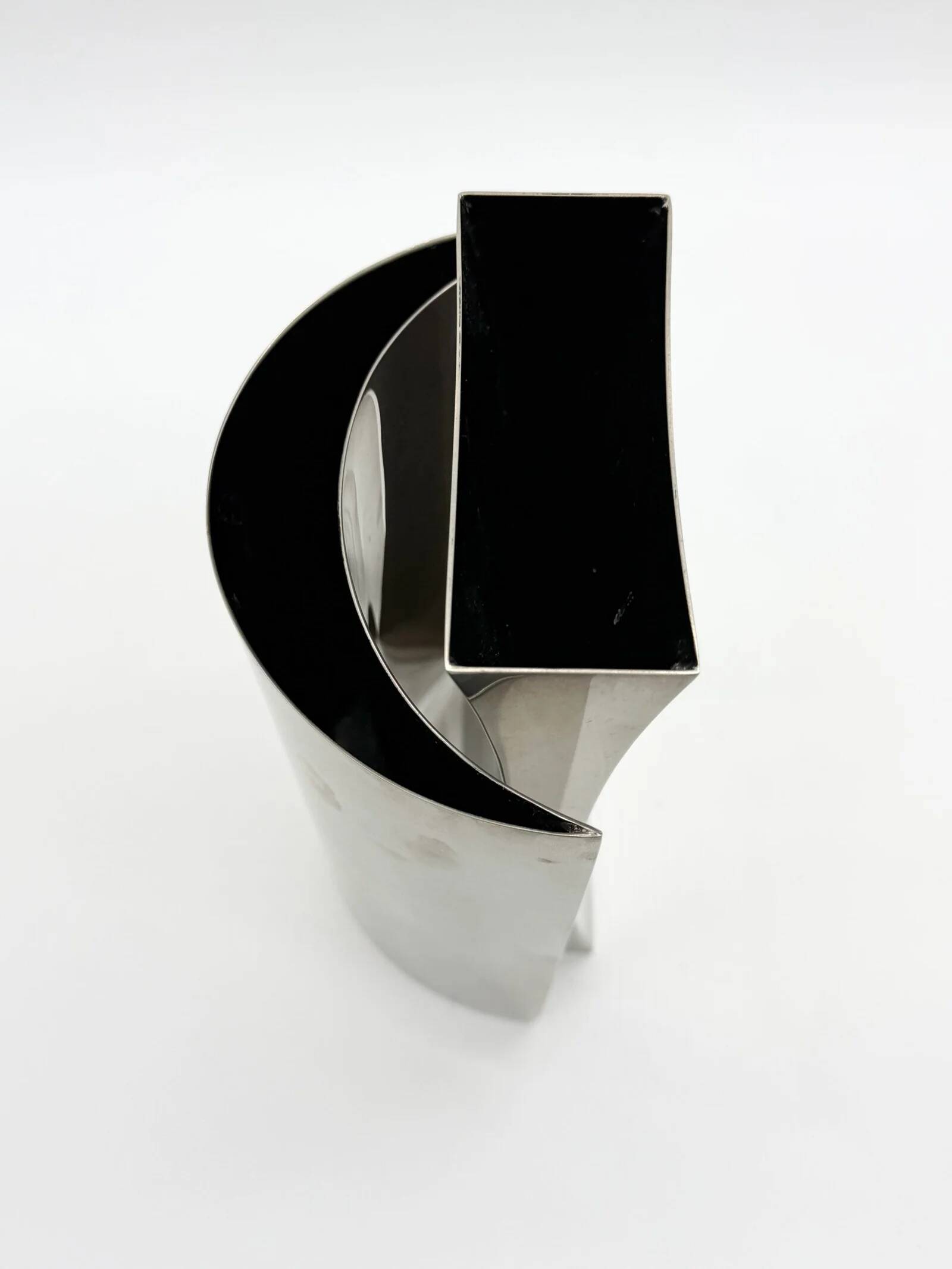 Paire de vases sculpturaux en aluminium, 1980s