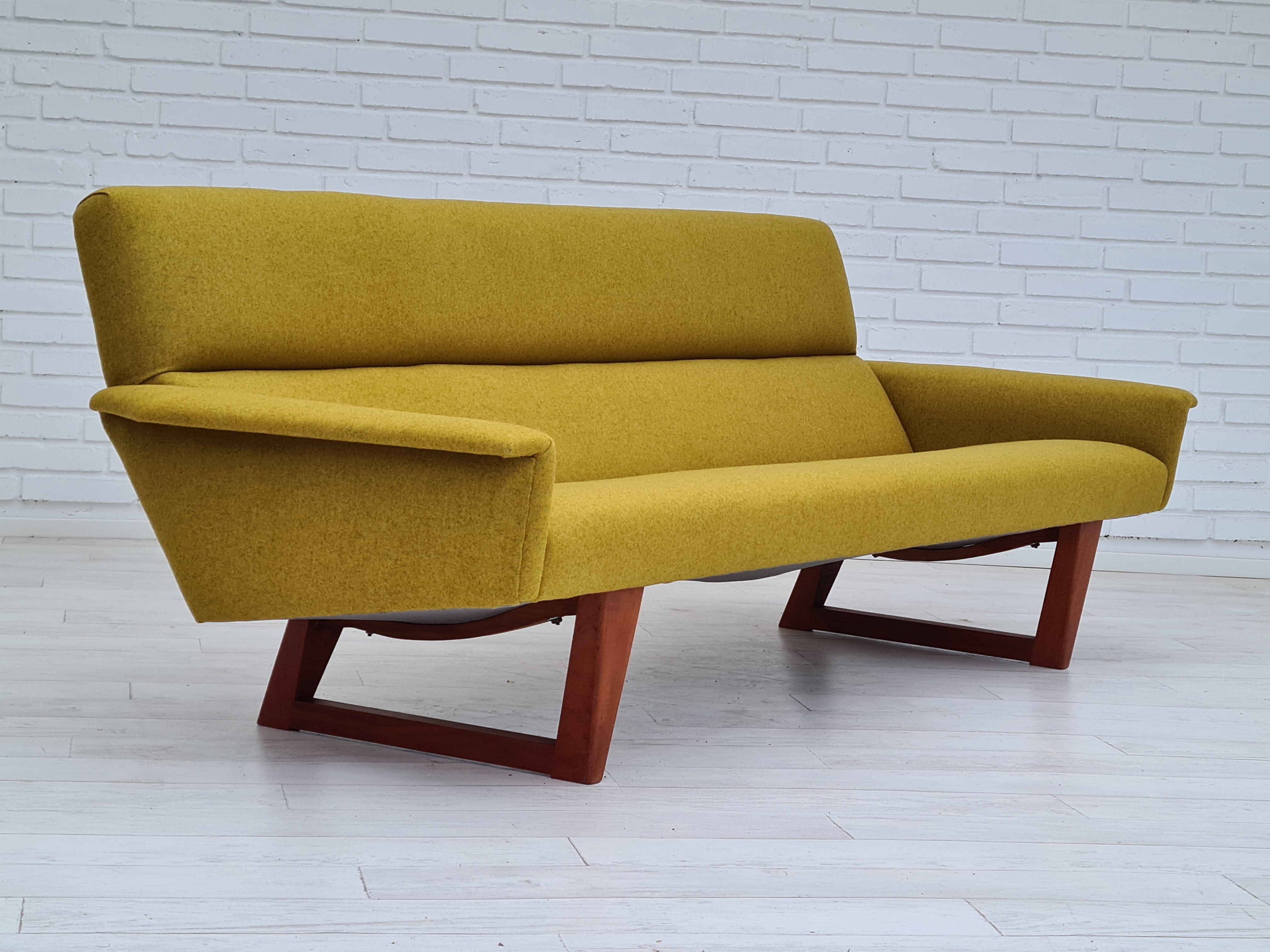 Canapé 3 modèle H.M.11, design danois par Illum Wikkelsø