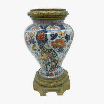 Vase bayeux Imari monté en porcelaine à monture en bronze