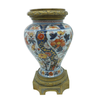 Bayeux/Imari vase mounted in porcelain with bronze frame