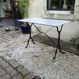 Bistro table in cast iron and white marble 1900