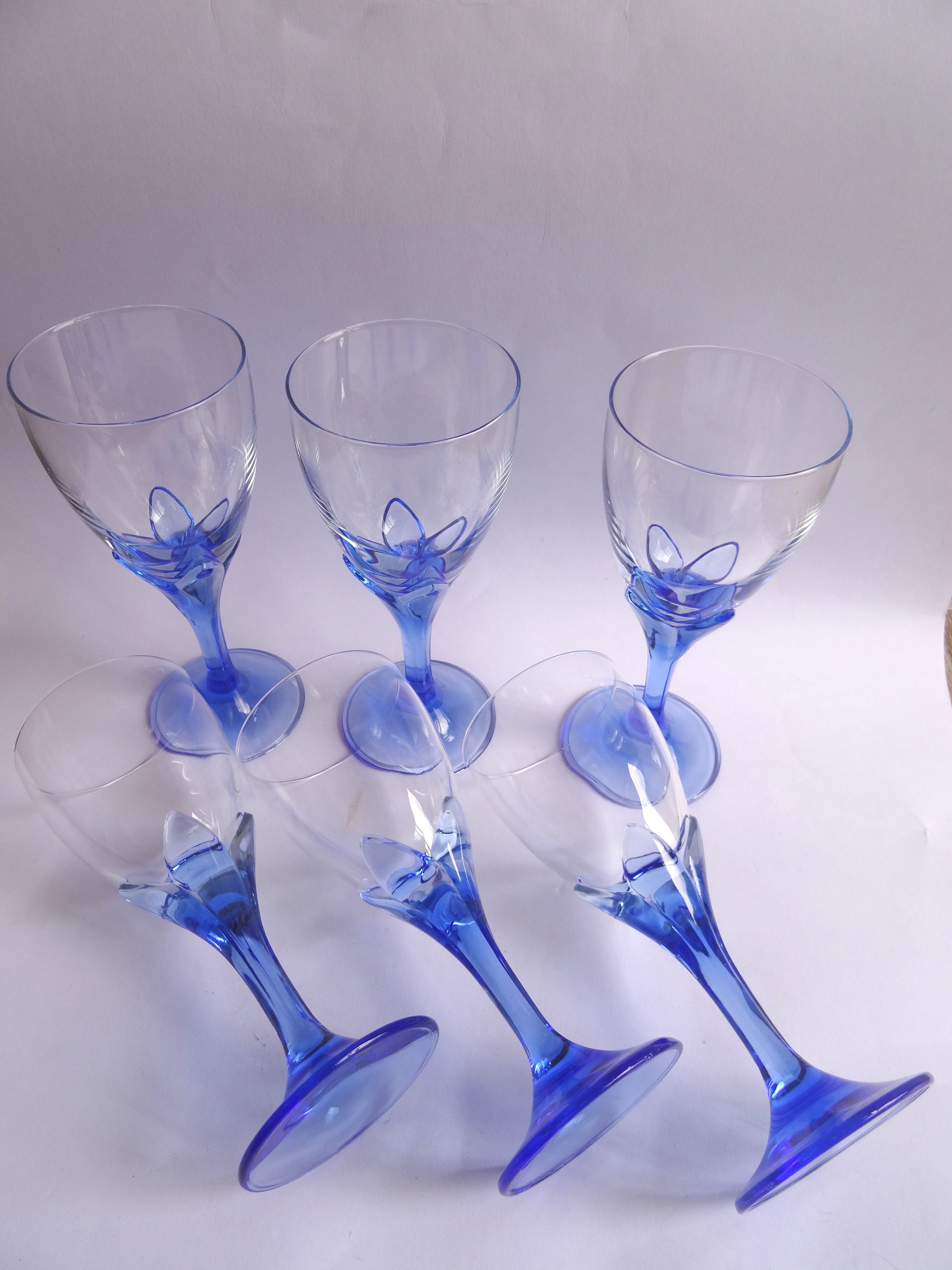 Blue tulip water glasses