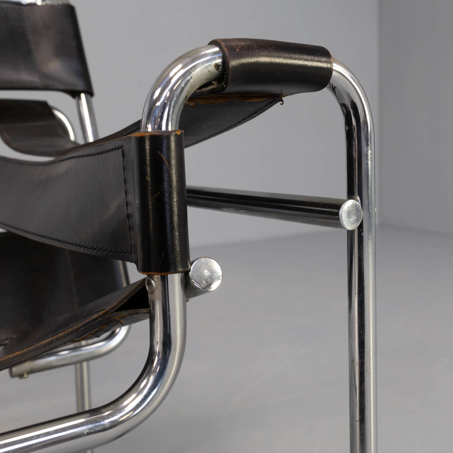 Marcel Breuer “wassily’ B3 chairs black leather for Gavina set/2