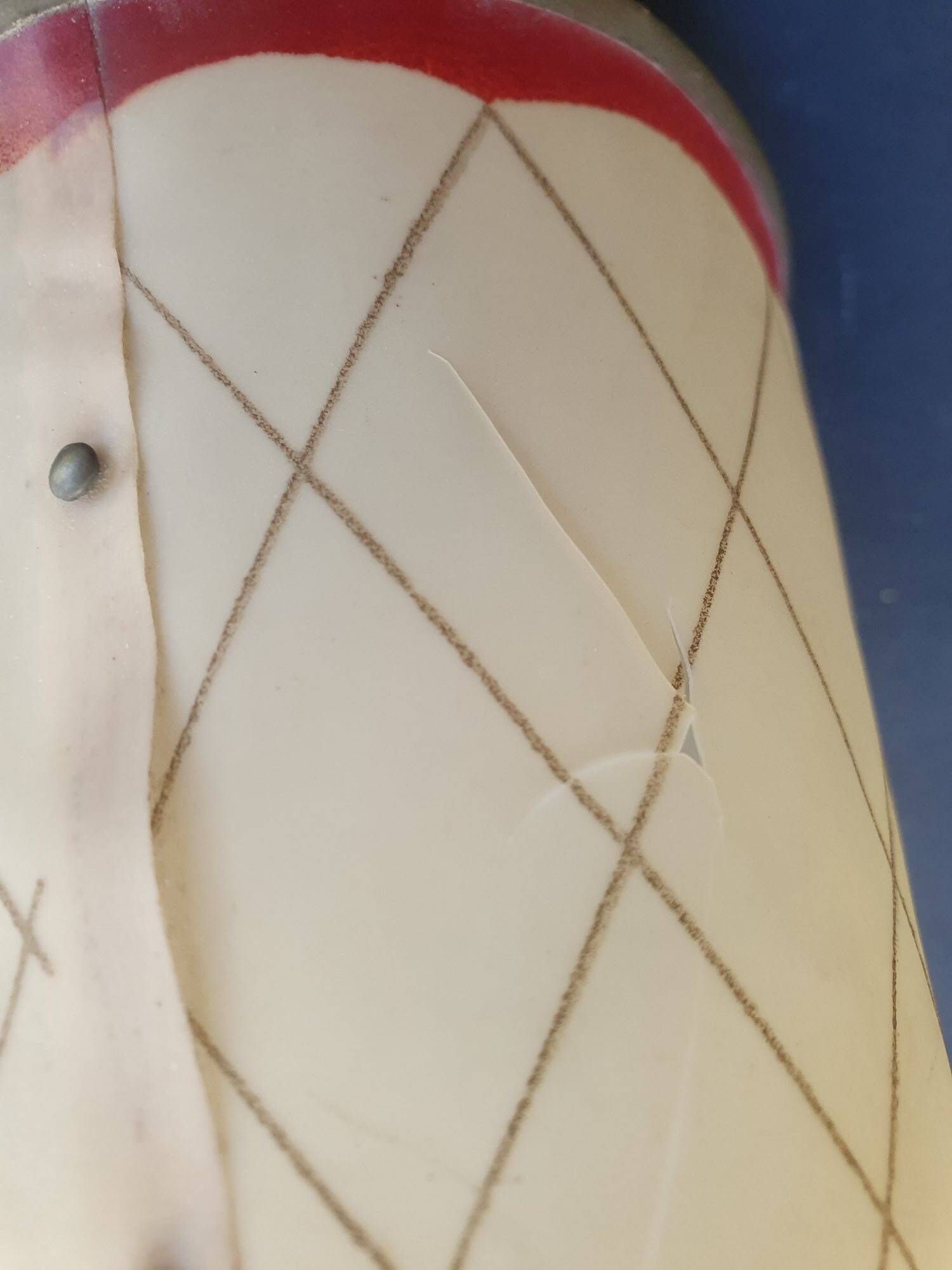 Ceramic wall lamp with Art Deco shades